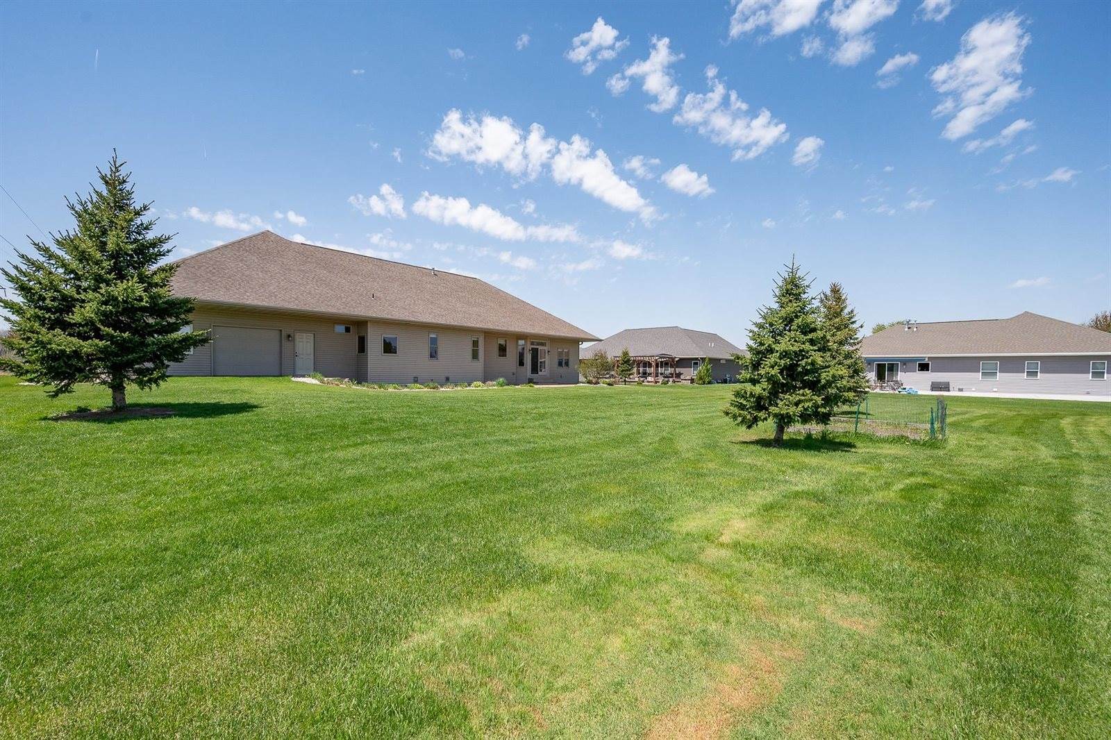 334 Whispering Creek Court, Green Bay, WI 54303