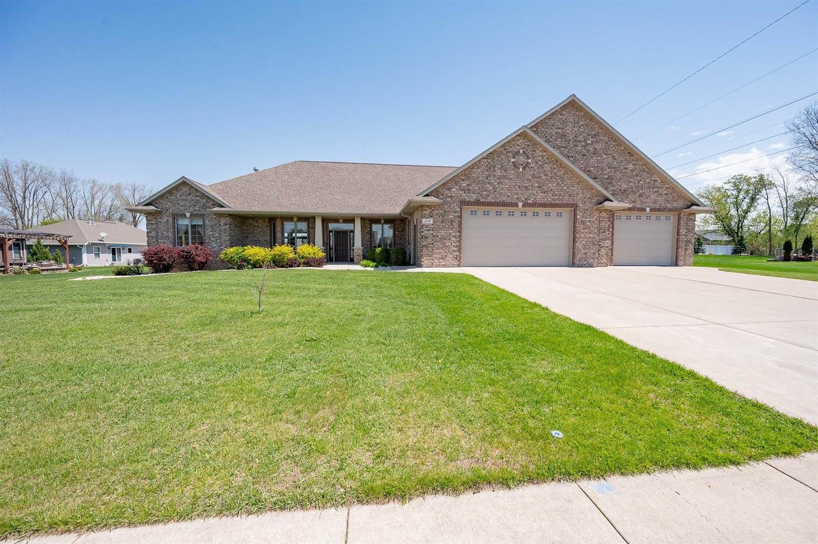 334 Whispering Creek Court, Green Bay, WI 54303