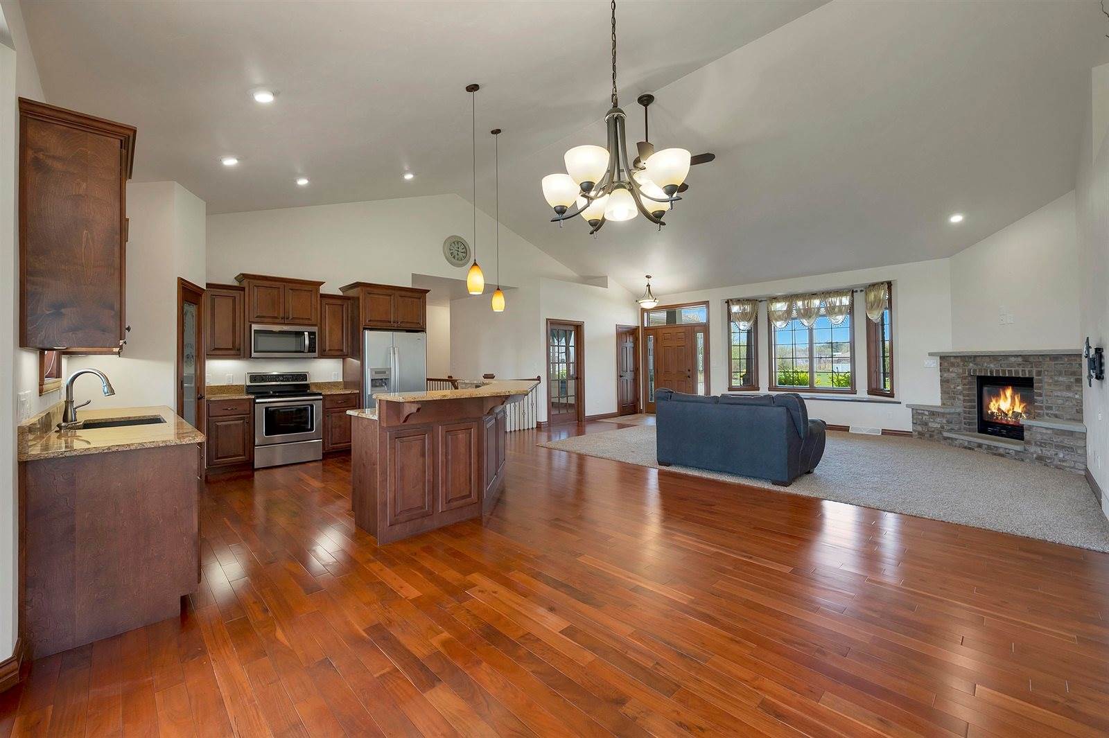 334 Whispering Creek Court, Green Bay, WI 54303