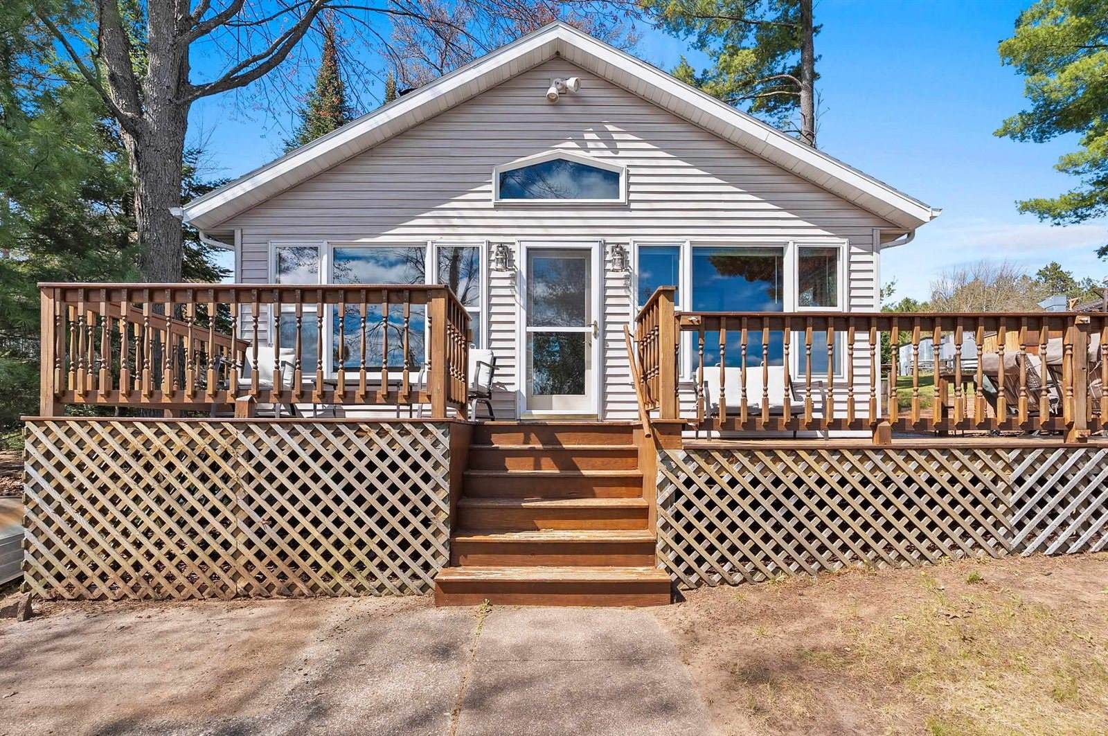 13763 Lake Shore Lane, Mountain, WI 54149
