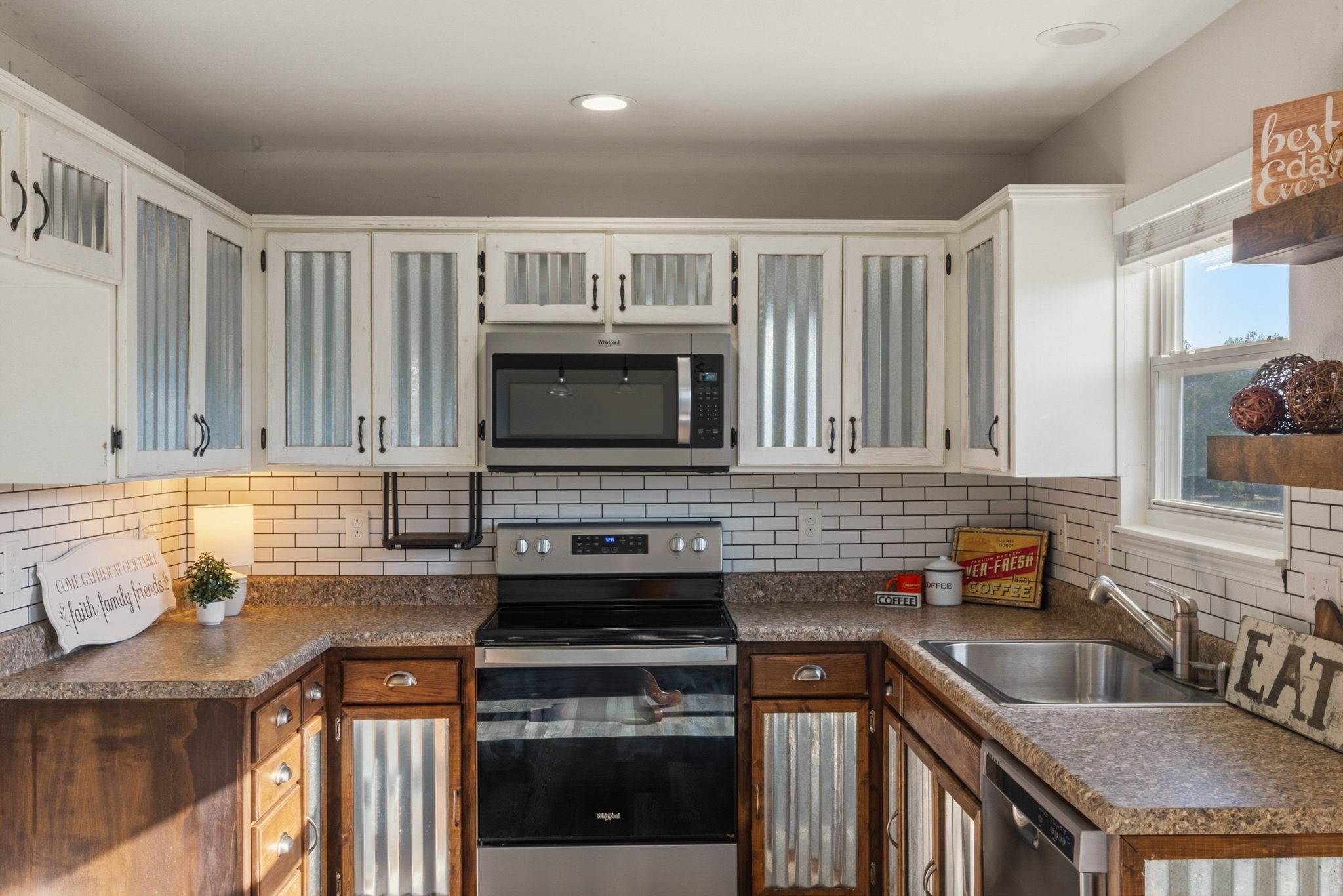316 Creekside Ct, Gardner, KS 66030