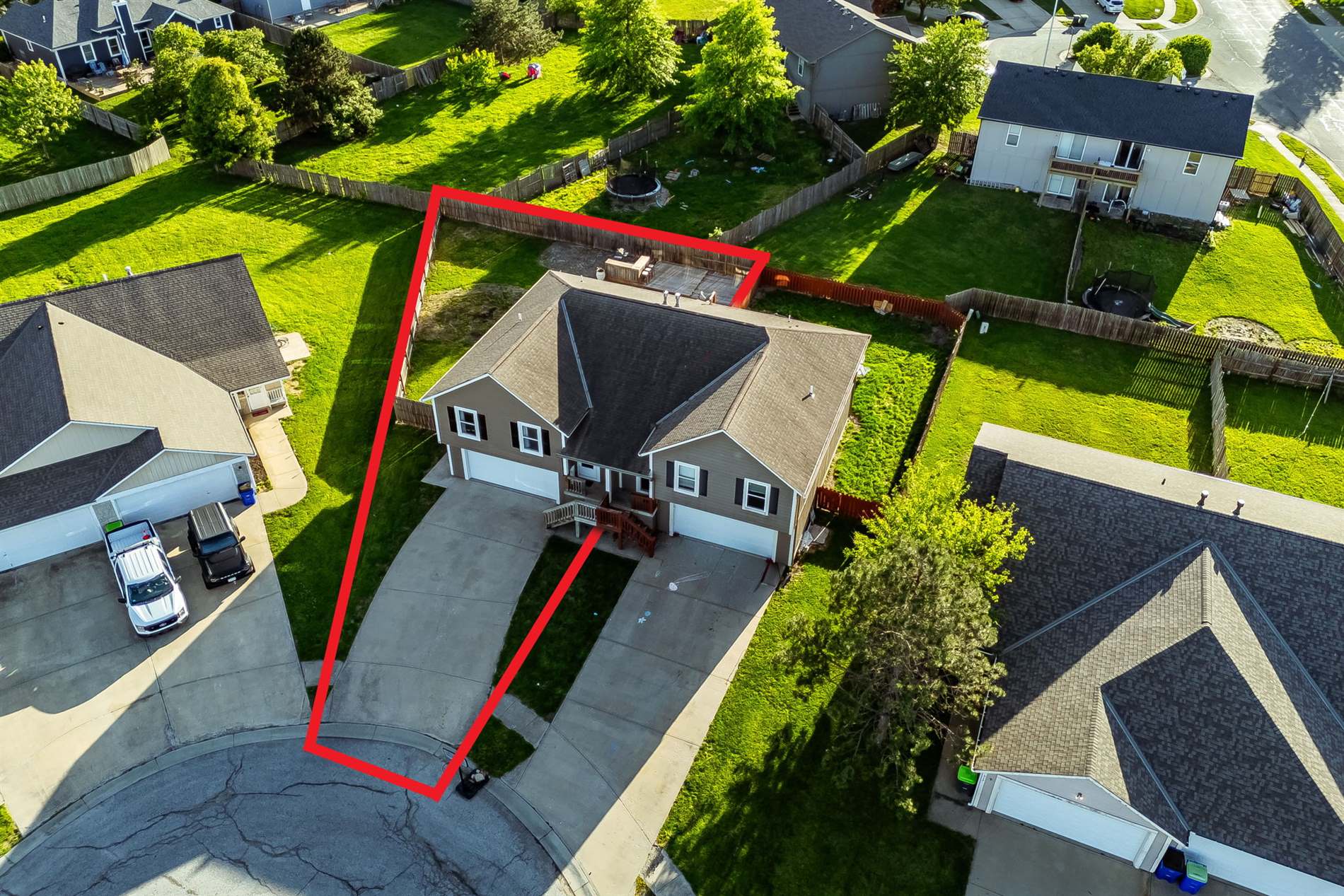 316 Creekside Ct, Gardner, KS 66030