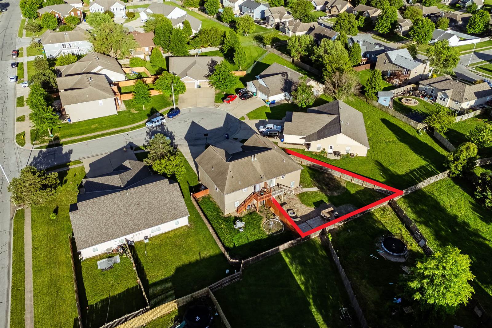 316 Creekside Ct, Gardner, KS 66030