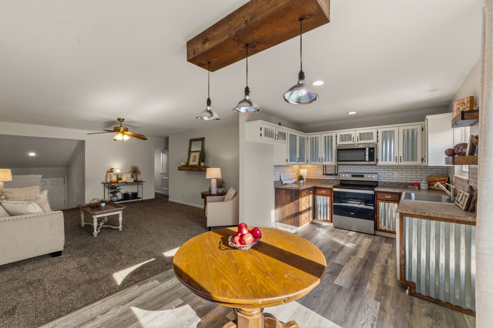 316 Creekside Ct, Gardner, KS 66030
