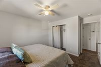 316 Creekside Ct, Gardner, KS 66030
