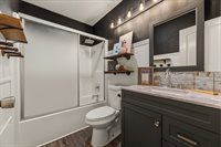 316 Creekside Ct, Gardner, KS 66030