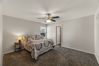 316 Creekside Ct, Gardner, KS 66030