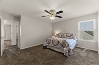 316 Creekside Ct, Gardner, KS 66030