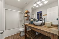 316 Creekside Ct, Gardner, KS 66030