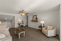 316 Creekside Ct, Gardner, KS 66030