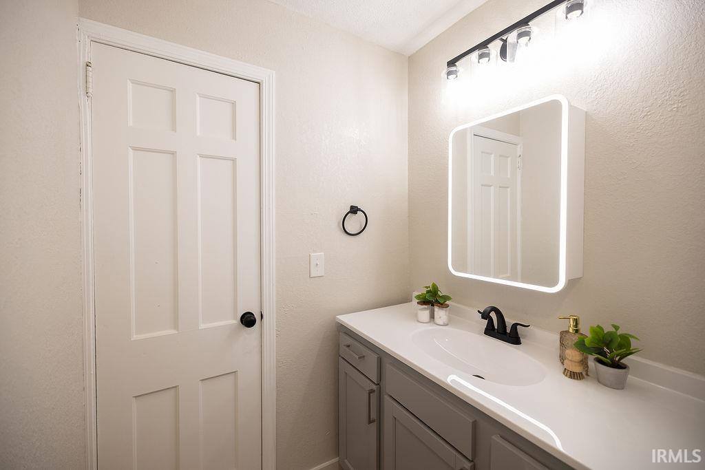3021 Columbus Avenue, Anderson, IN 46016