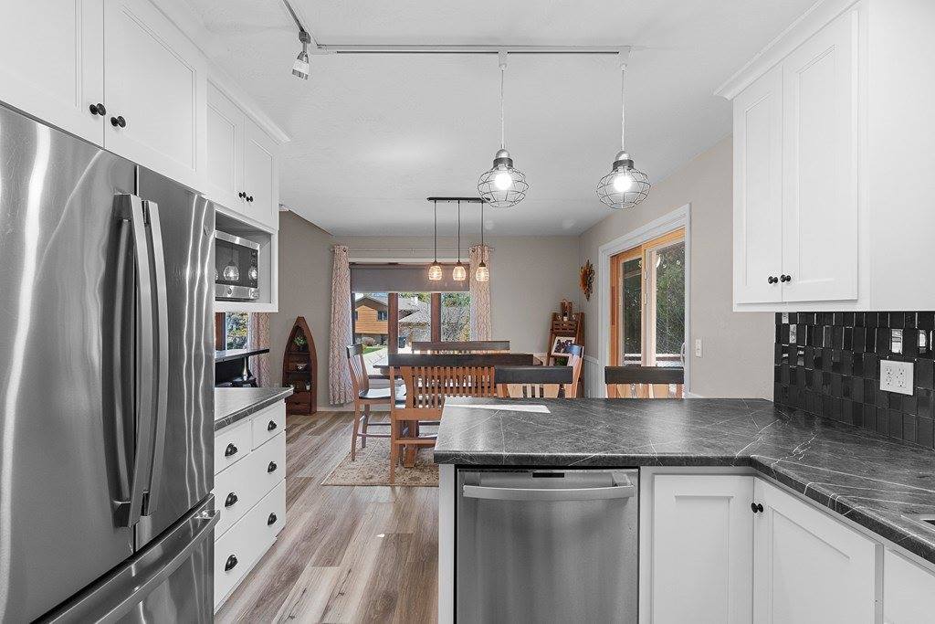 641 E Walnut Pl, Sturgeon Bay, WI 54235