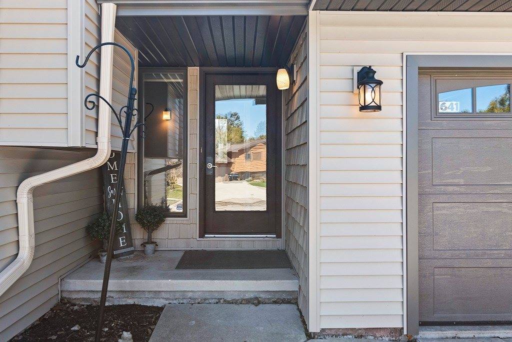 641 E Walnut Pl, Sturgeon Bay, WI 54235