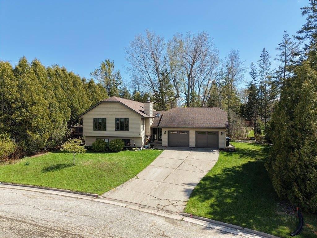 641 E Walnut Pl, Sturgeon Bay, WI 54235
