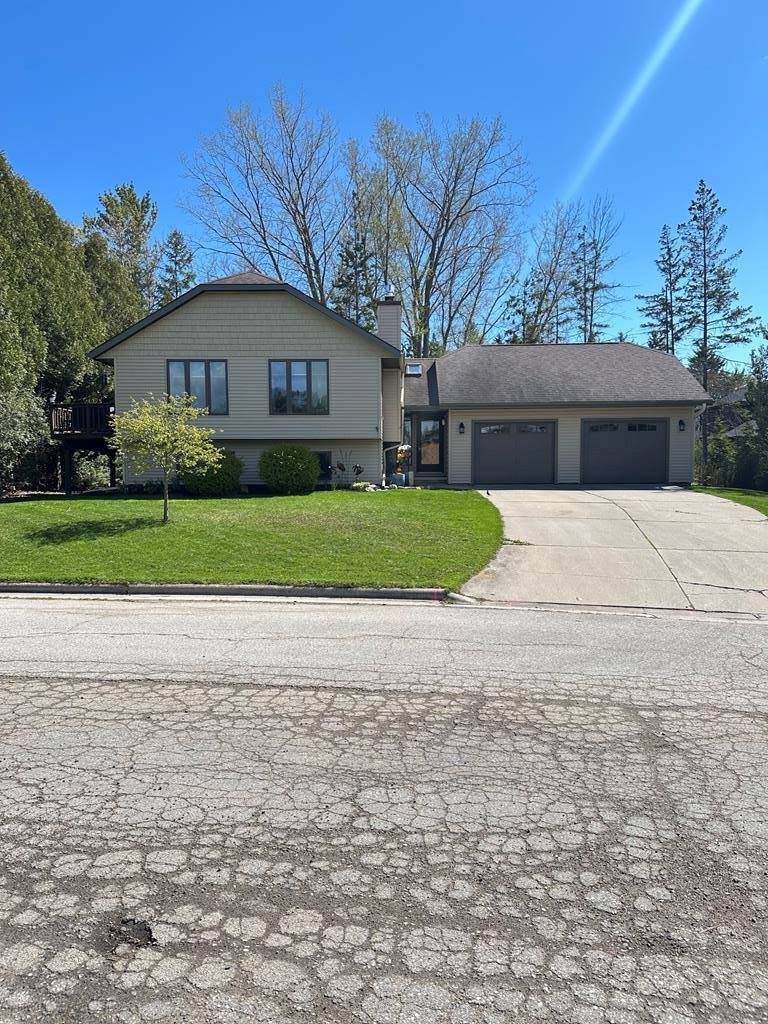 641 E Walnut Pl, Sturgeon Bay, WI 54235