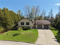641 E Walnut Pl, Sturgeon Bay, WI 54235