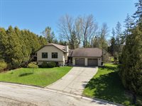 641 E Walnut Pl, Sturgeon Bay, WI 54235
