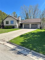641 E Walnut Pl, Sturgeon Bay, WI 54235