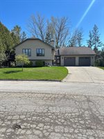 641 E Walnut Pl, Sturgeon Bay, WI 54235