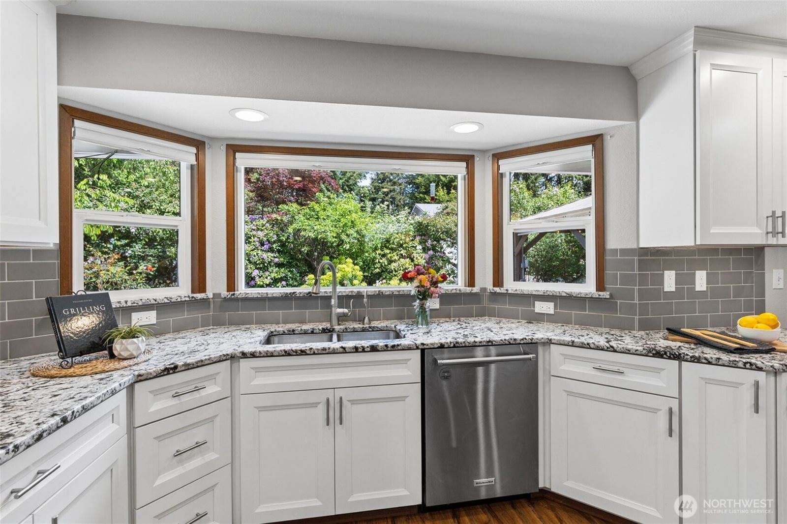 7204 44th Avenue NE, Olympia, WA 98516