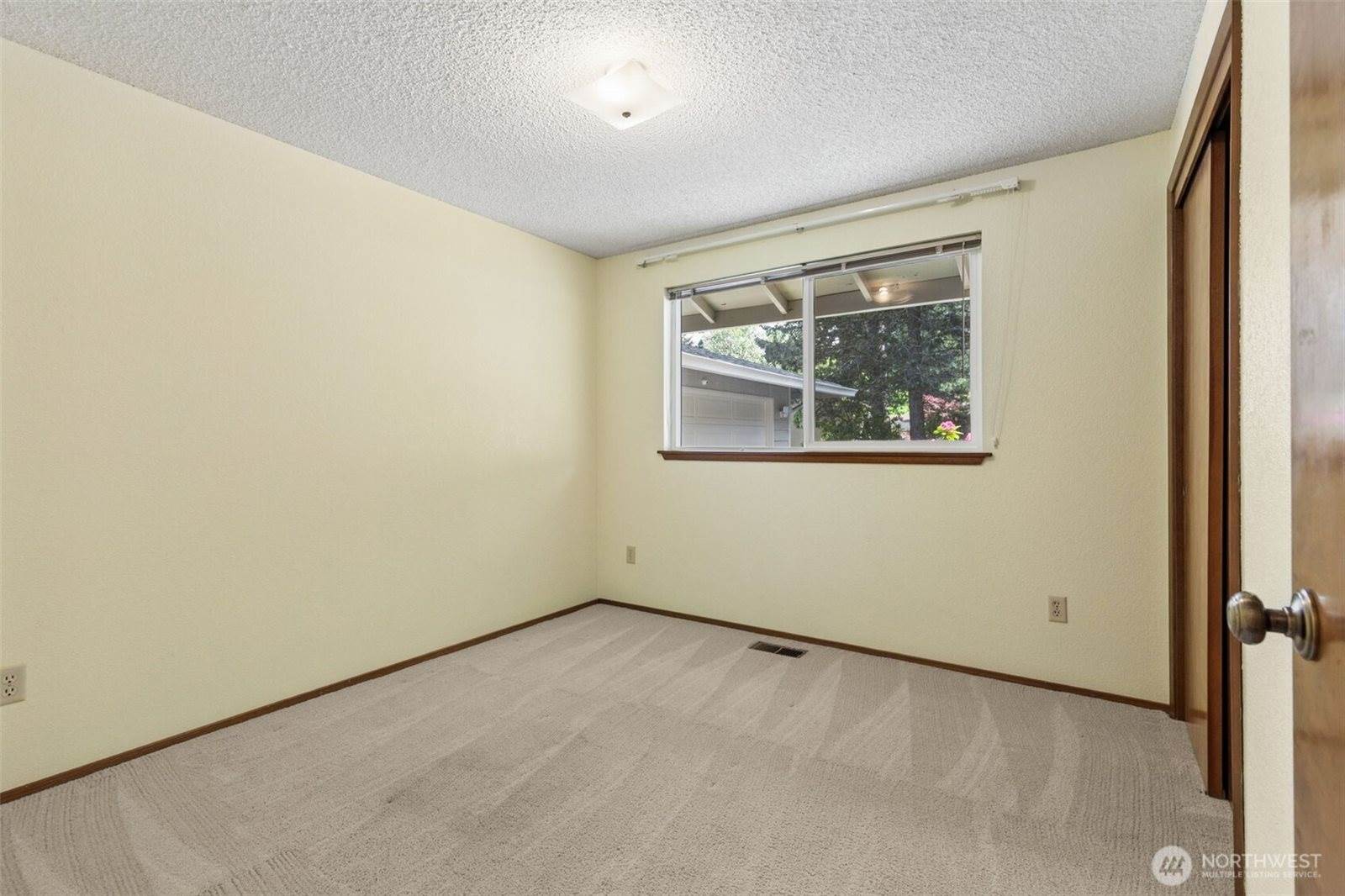 7204 44th Avenue NE, Olympia, WA 98516