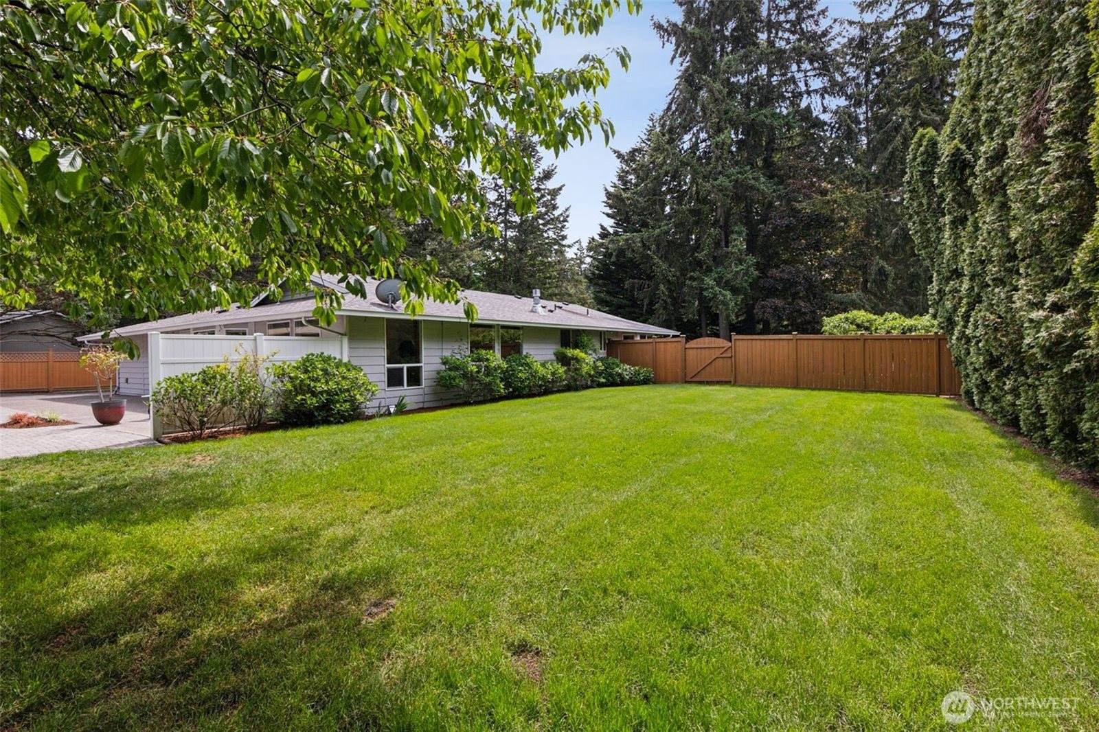 7204 44th Avenue NE, Olympia, WA 98516