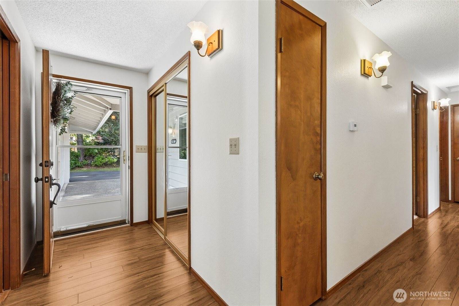 7204 44th Avenue NE, Olympia, WA 98516
