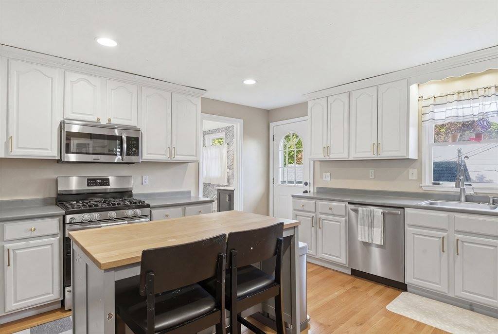 30 Manatee Rd, Weymouth, MA 02189