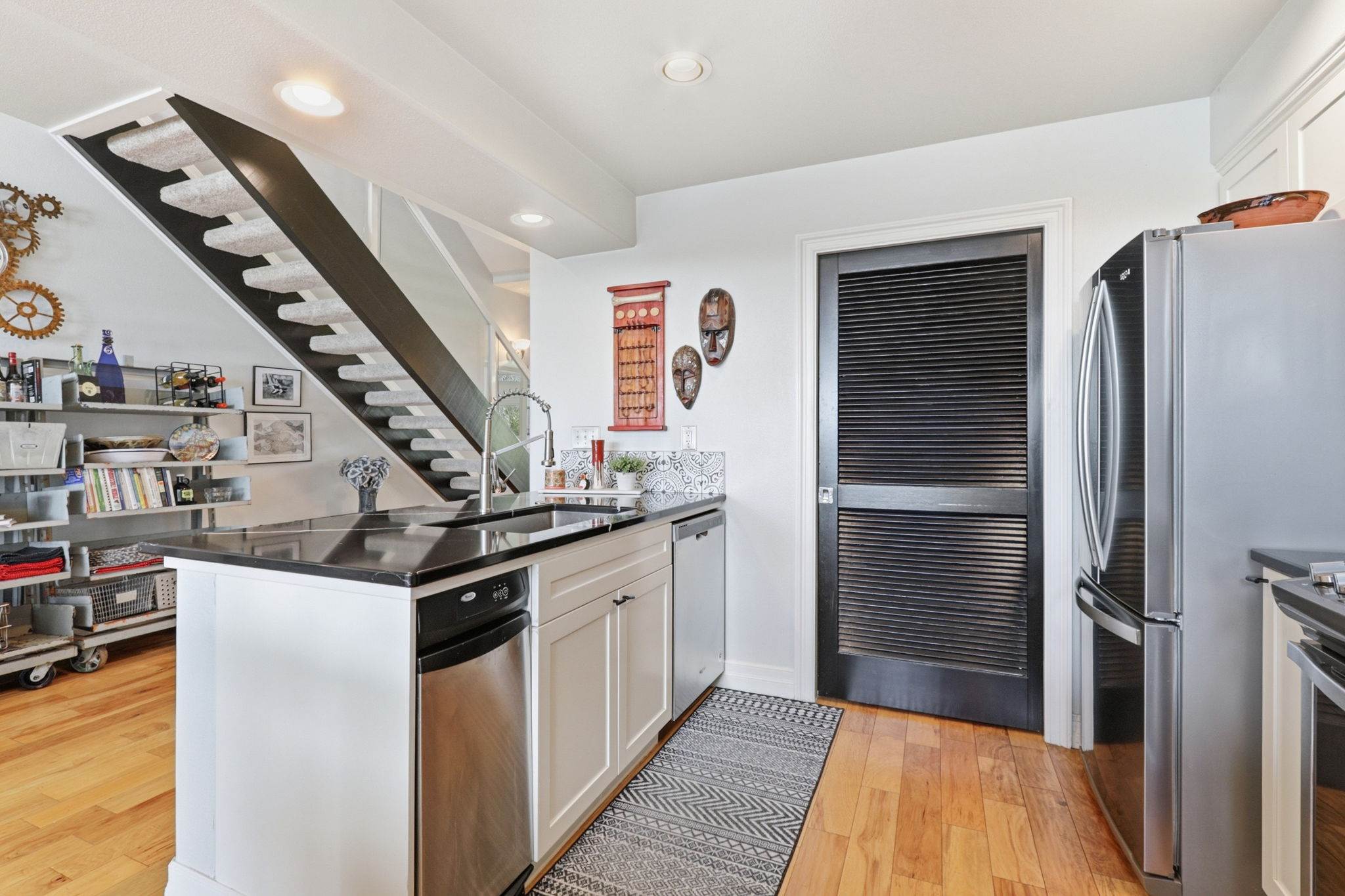 905 N Harbour Dr, Portland, OR 97217