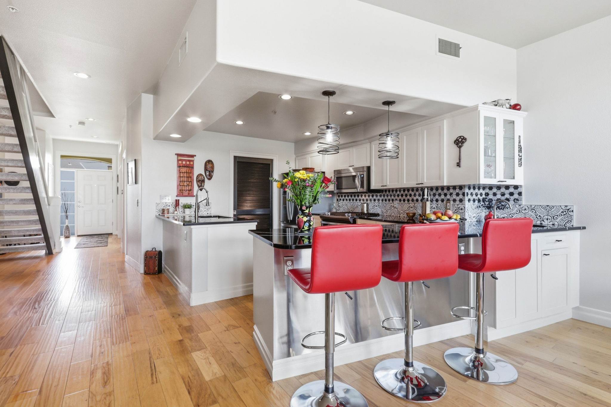 905 N Harbour Dr, Portland, OR 97217