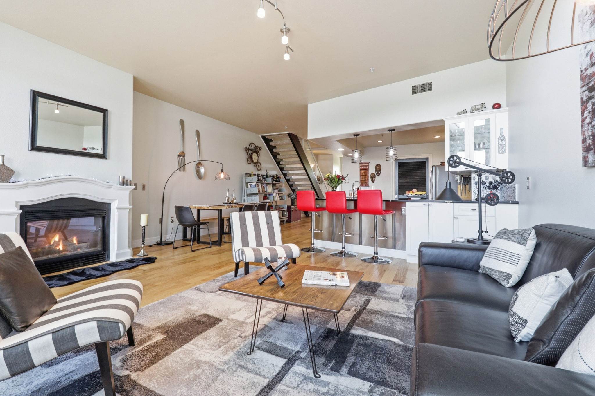 905 N Harbour Dr, Portland, OR 97217