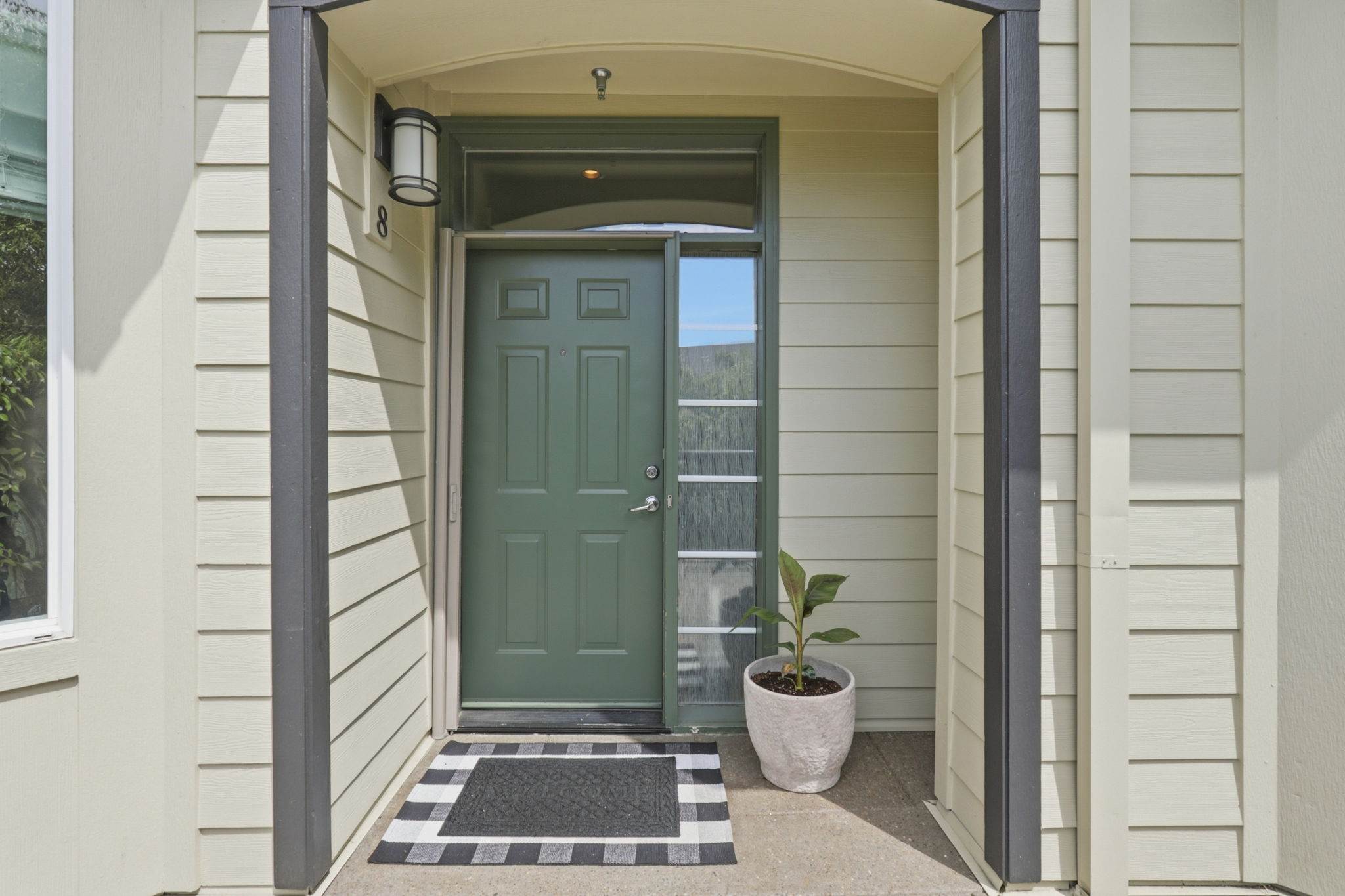 905 N Harbour Dr, Portland, OR 97217