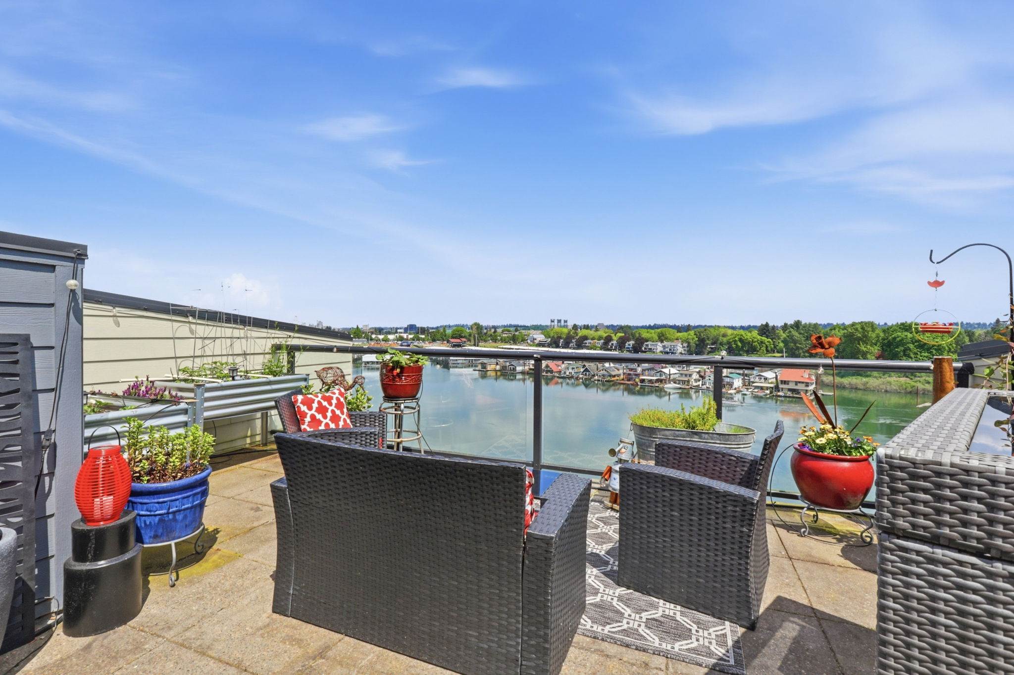 905 N Harbour Dr, Portland, OR 97217