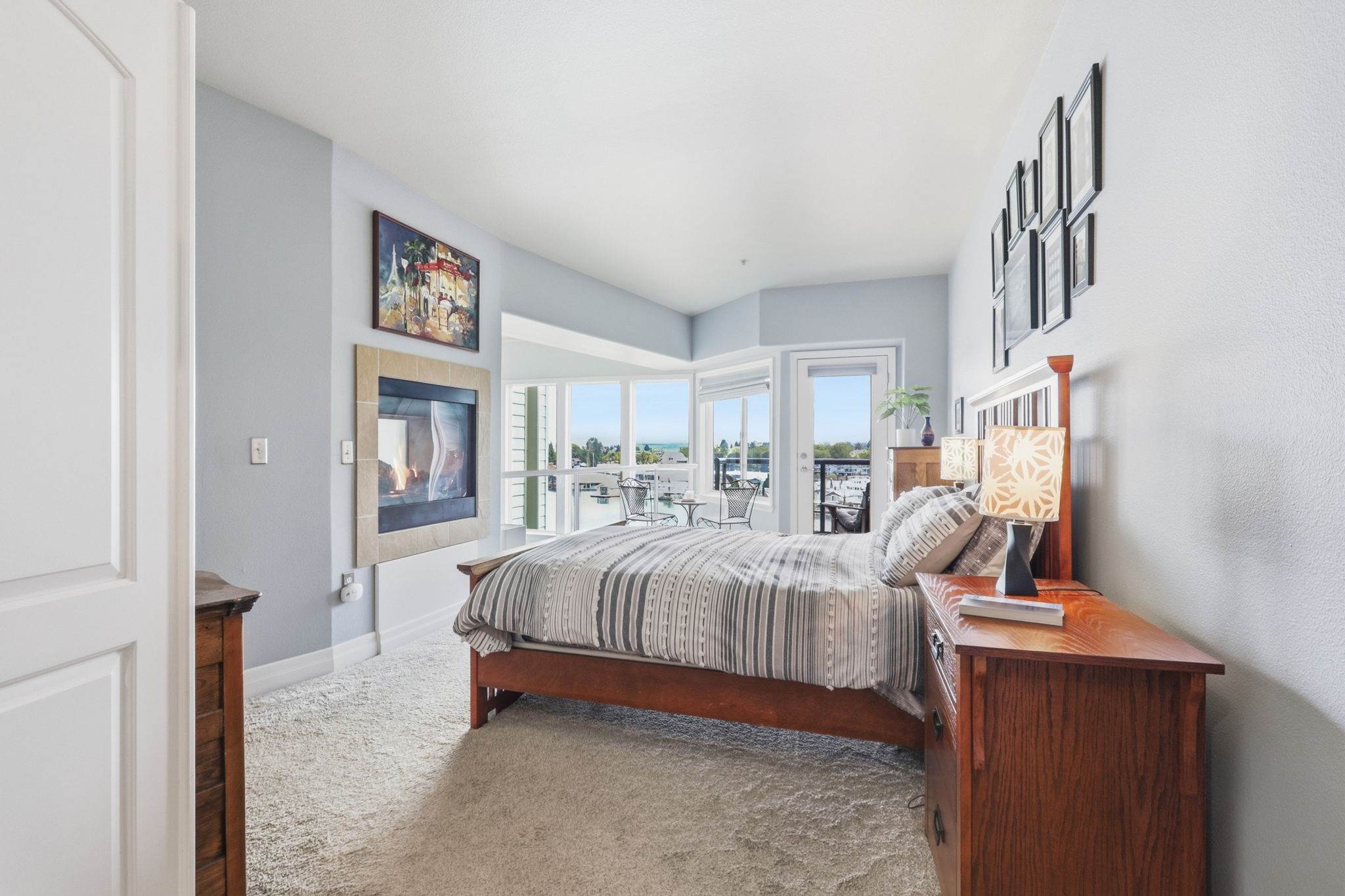 905 N Harbour Dr, Portland, OR 97217