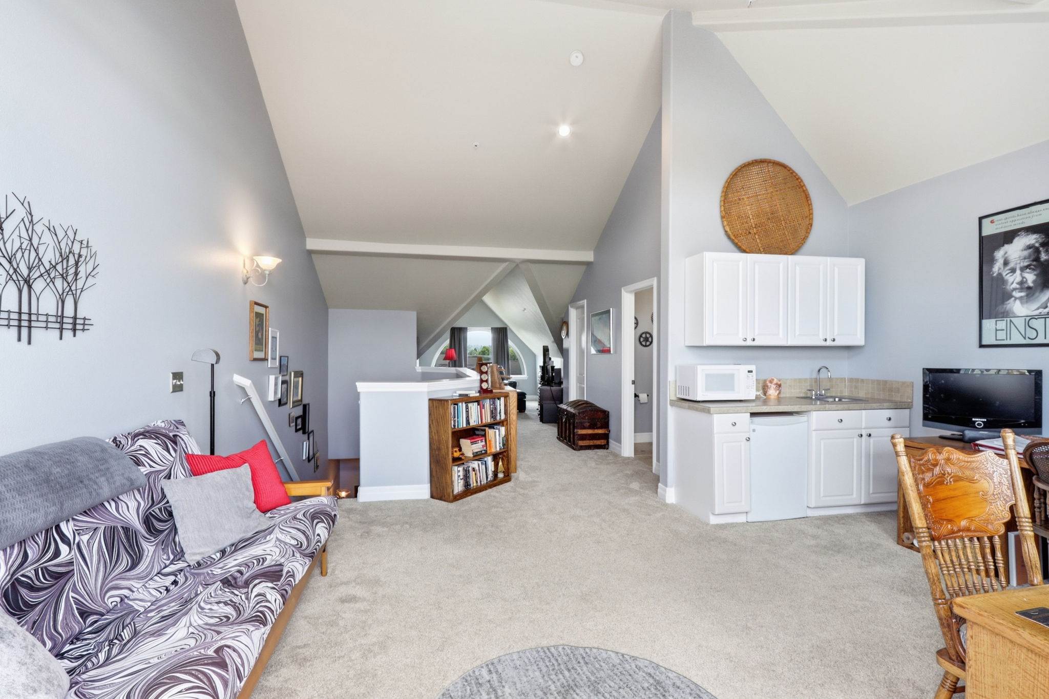 905 N Harbour Dr, Portland, OR 97217