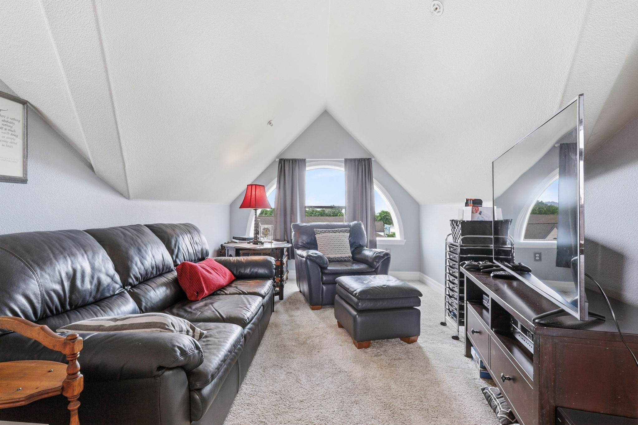905 N Harbour Dr, Portland, OR 97217