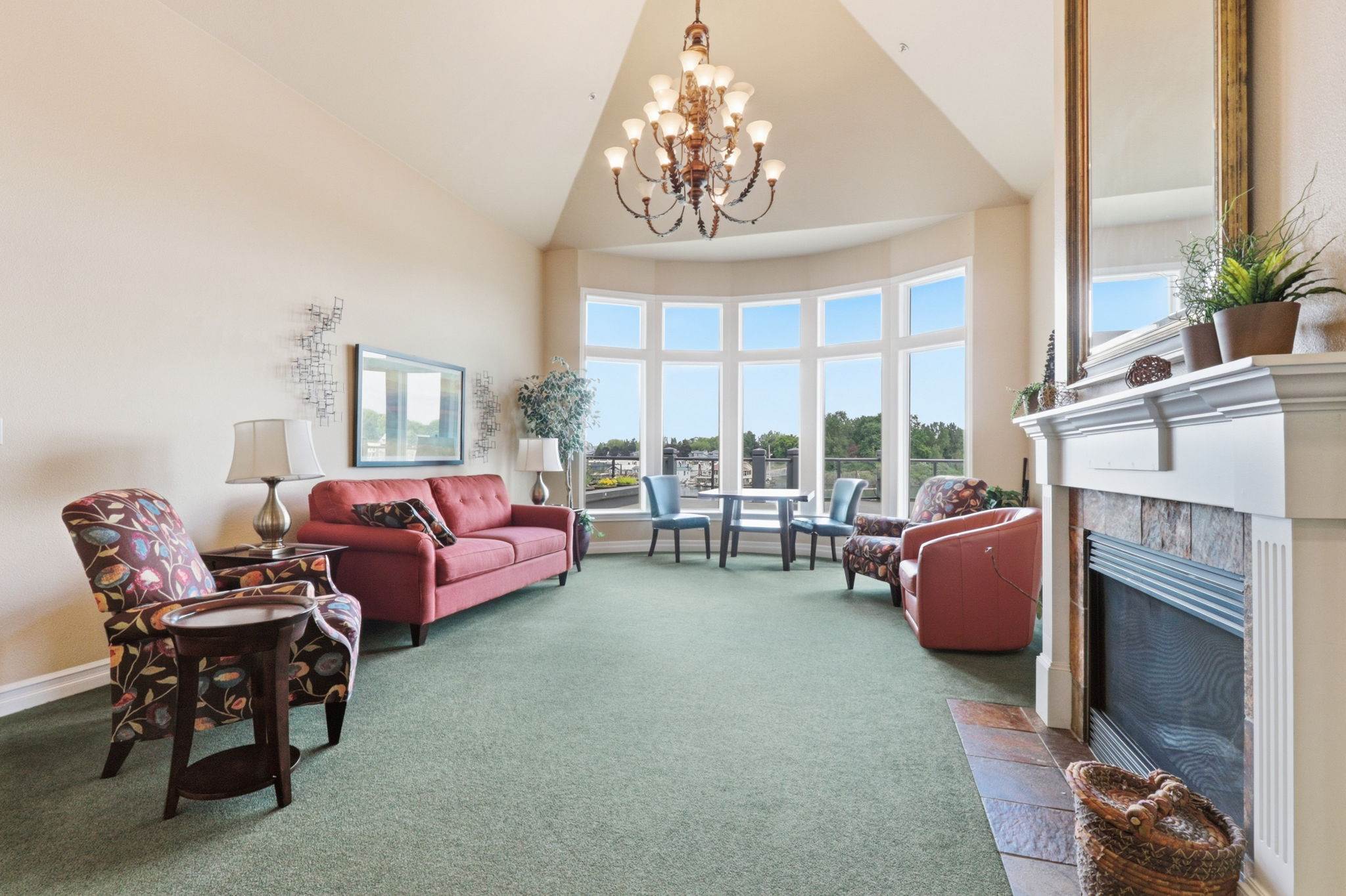 905 N Harbour Dr, Portland, OR 97217