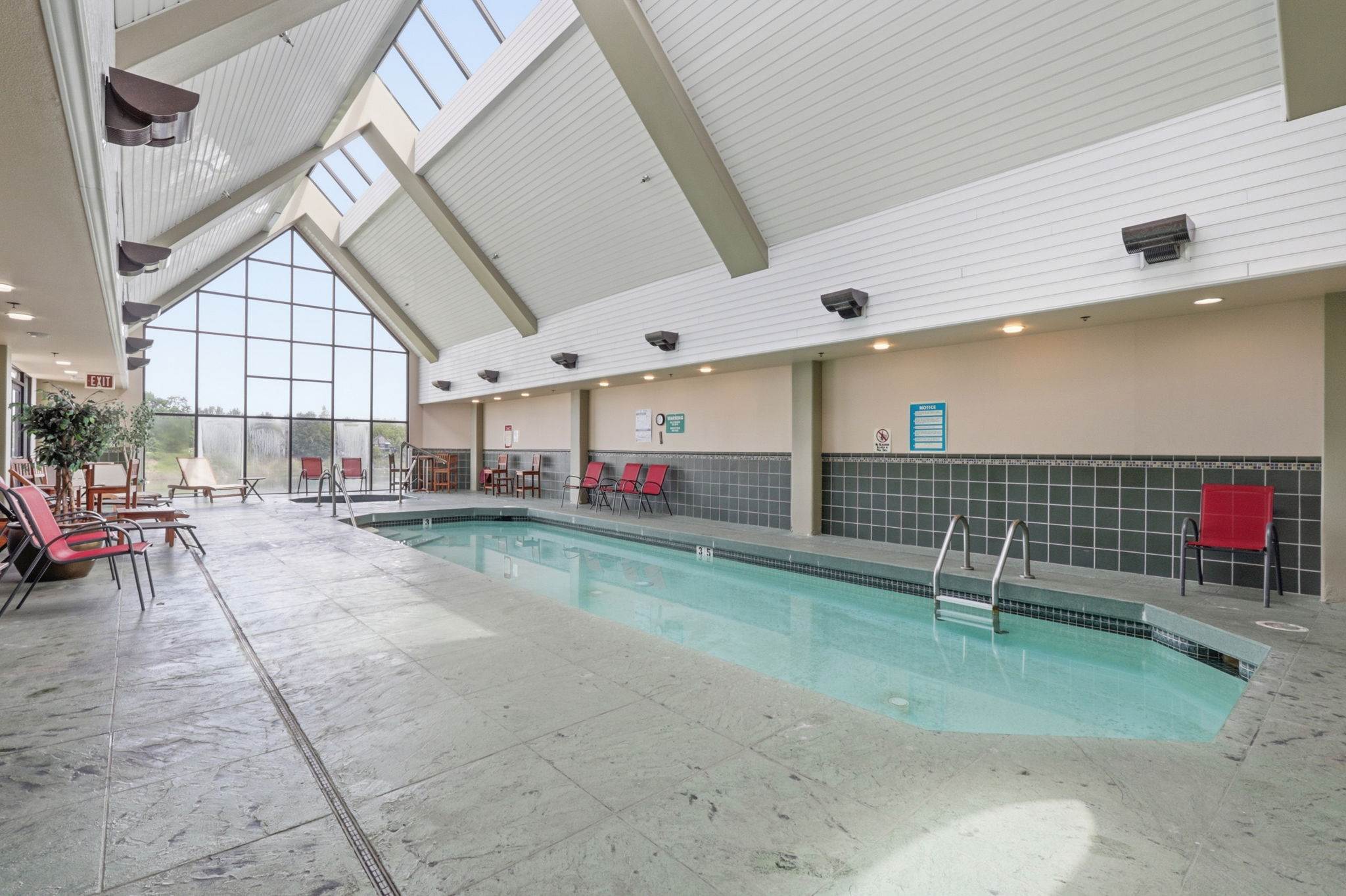 905 N Harbour Dr, Portland, OR 97217