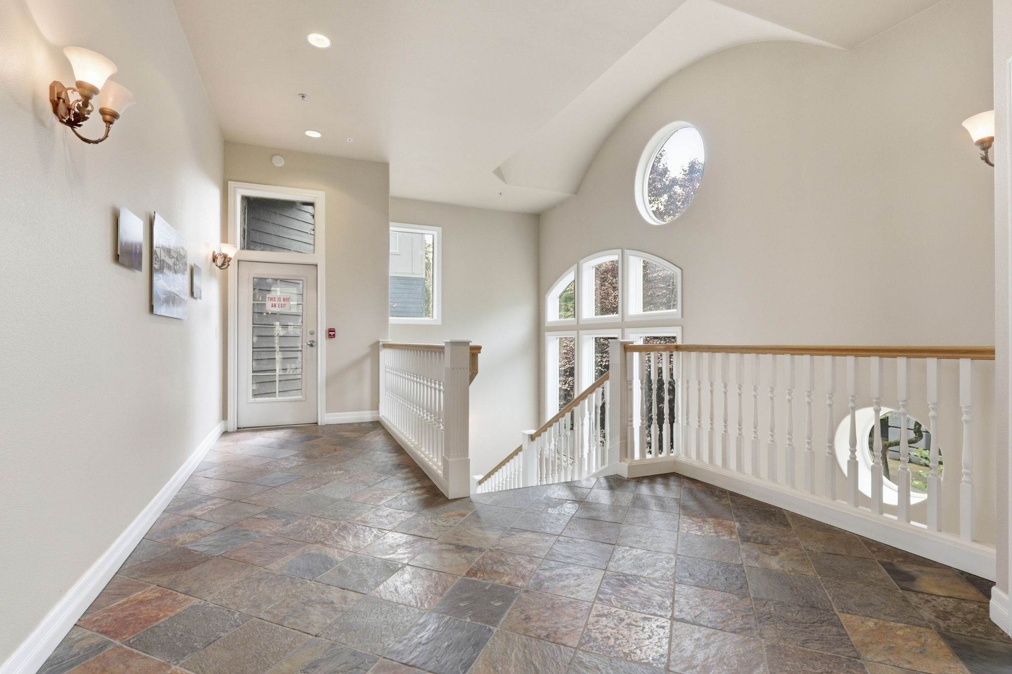 905 N Harbour Dr, Portland, OR 97217
