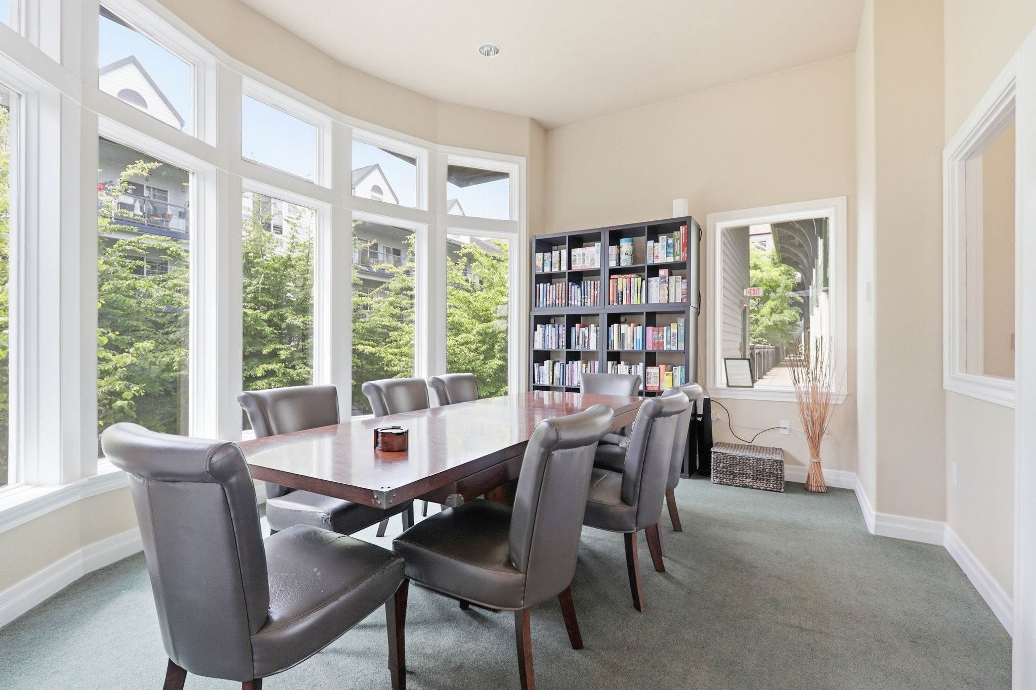 905 N Harbour Dr, Portland, OR 97217