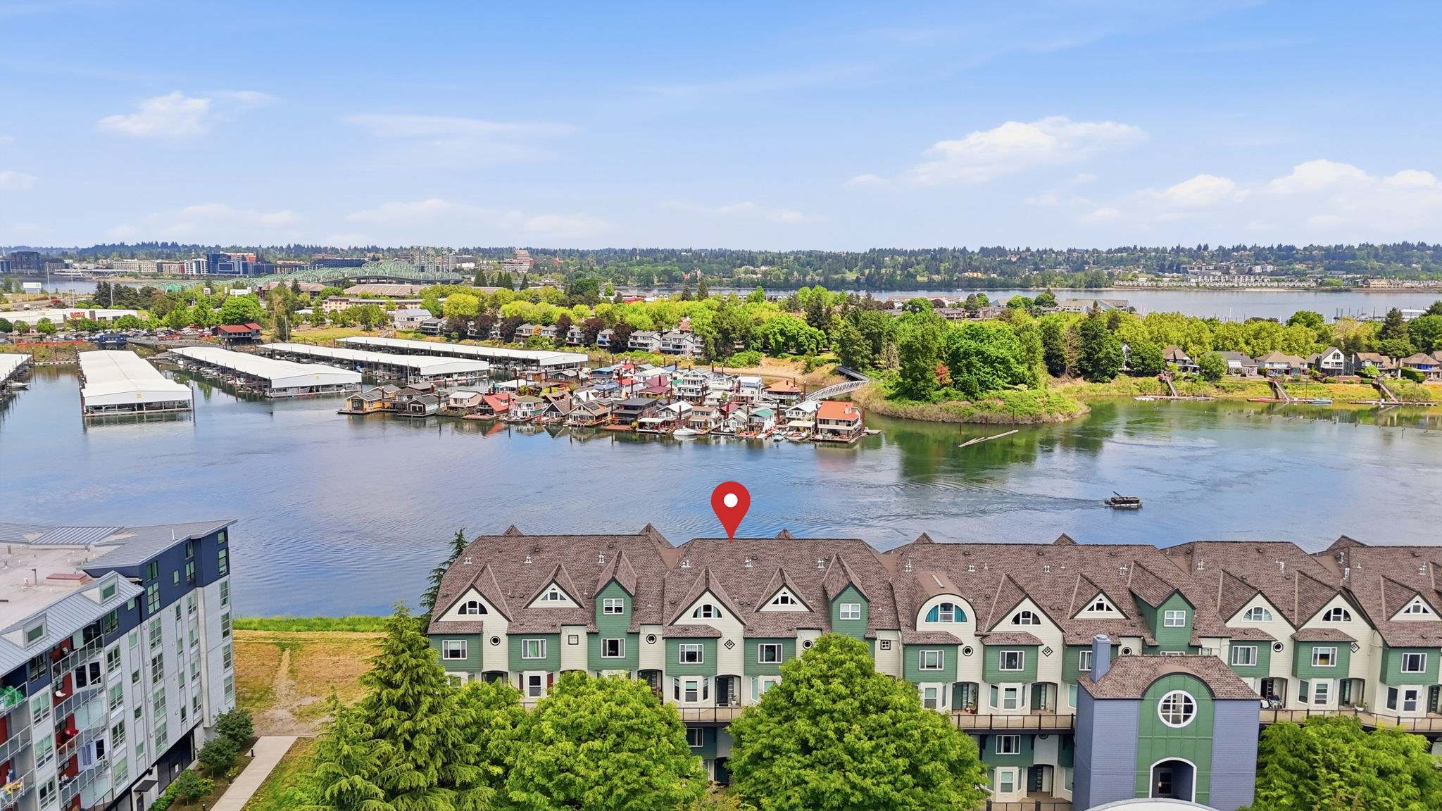 905 N Harbour Dr, Portland, OR 97217