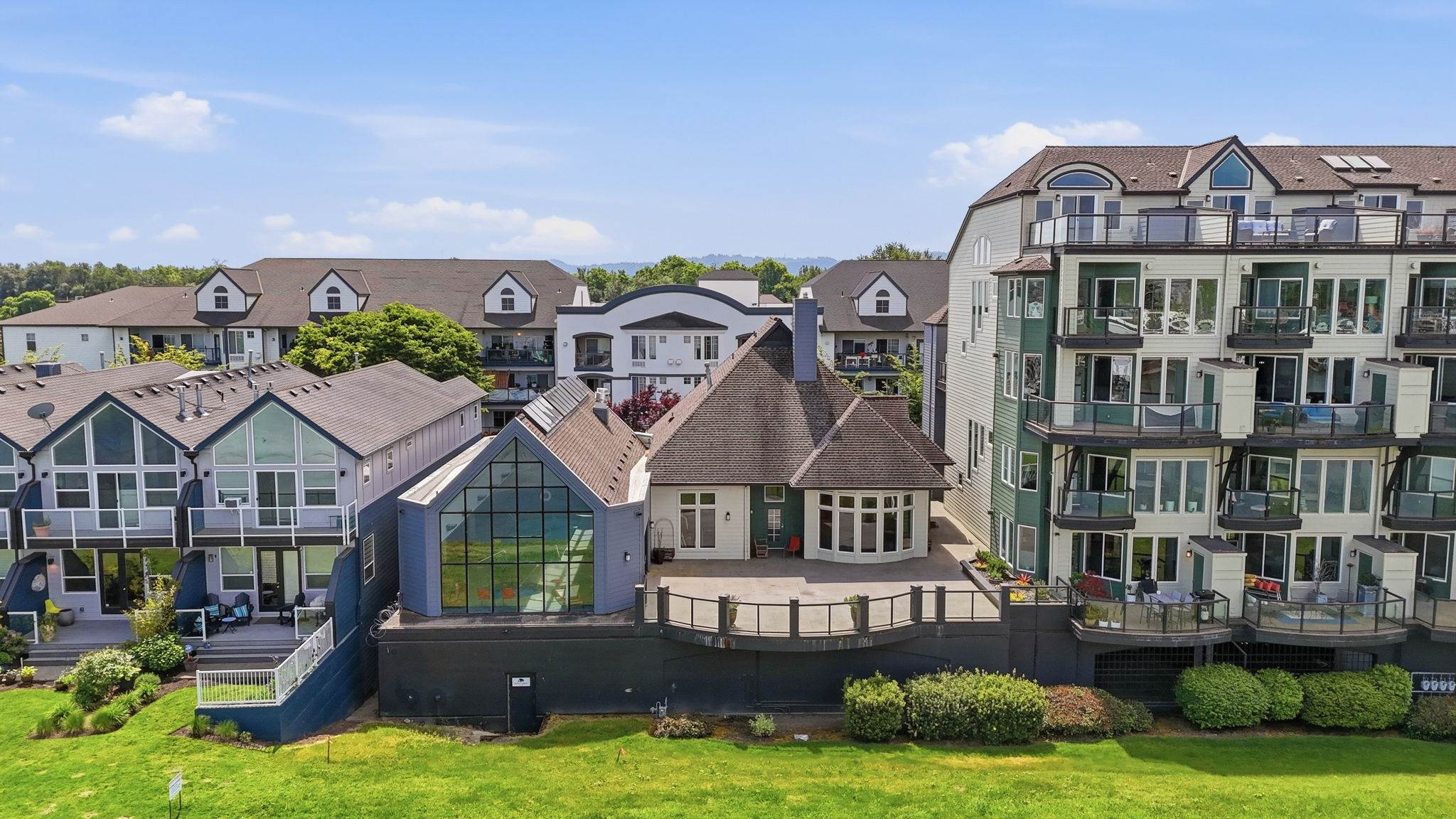 905 N Harbour Dr, Portland, OR 97217