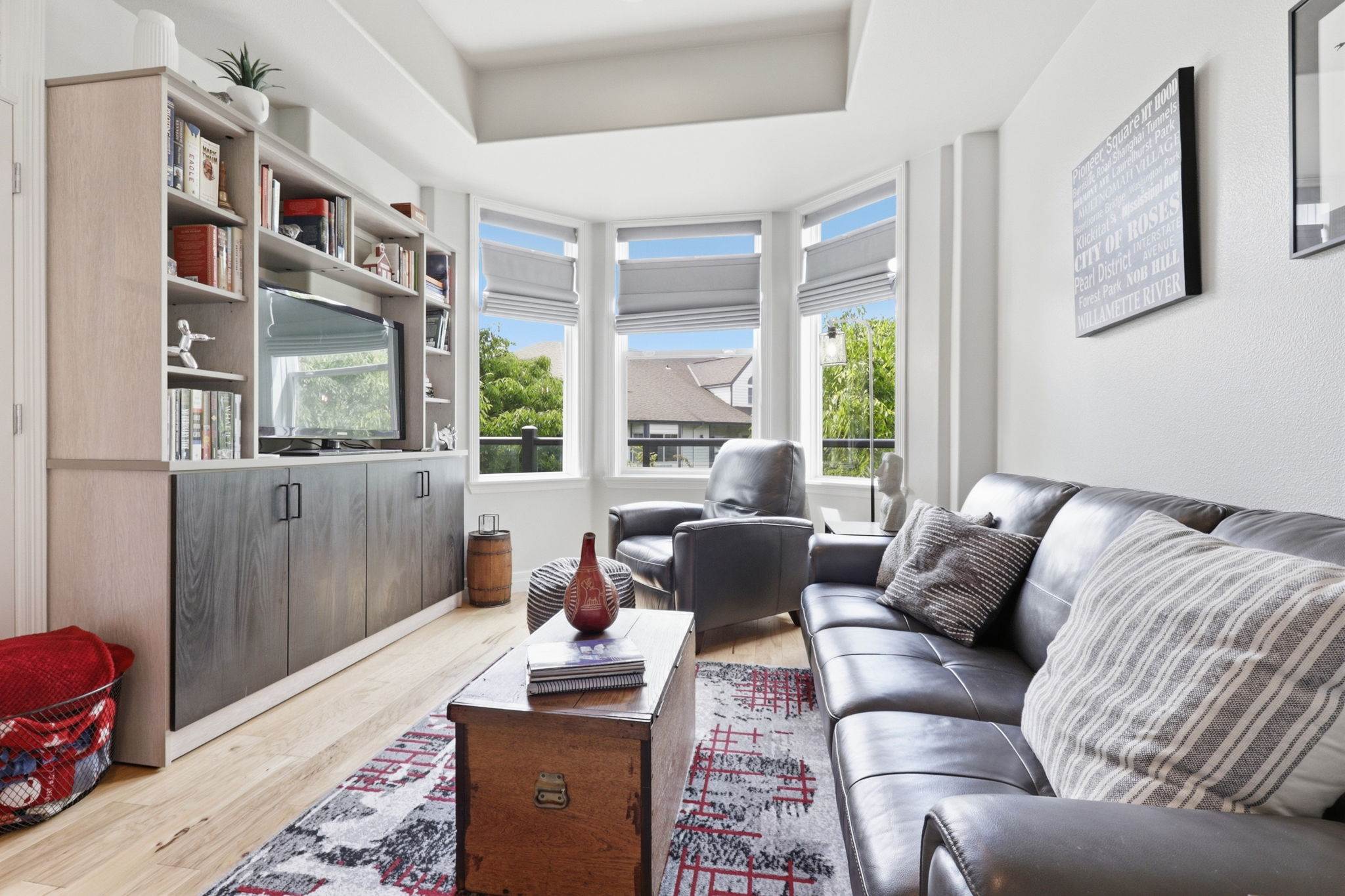 905 N Harbour Dr, Portland, OR 97217