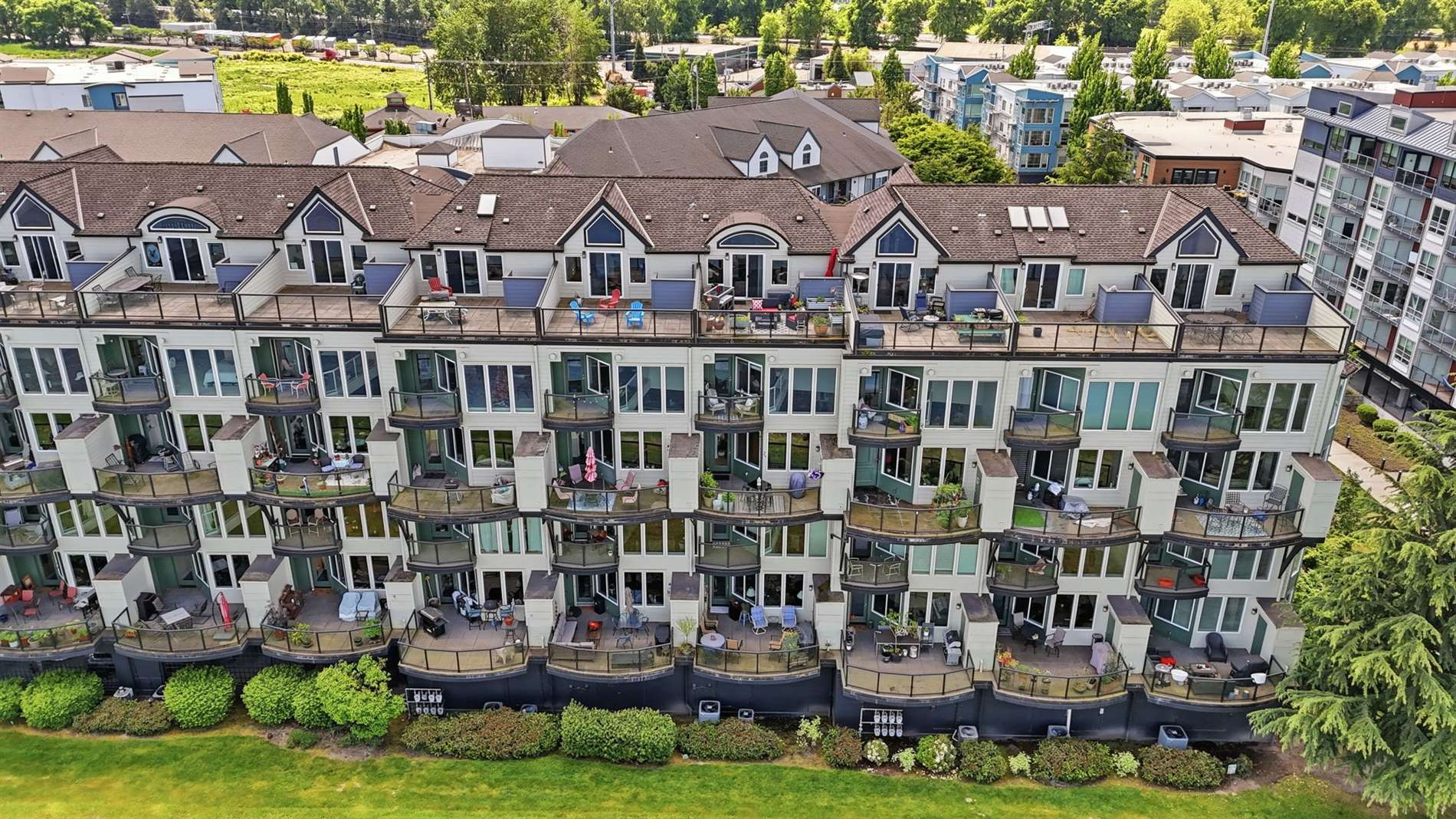905 N Harbour Dr, Portland, OR 97217