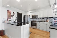 905 N Harbour Dr, Portland, OR 97217