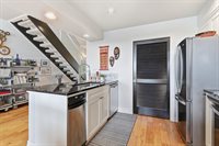 905 N Harbour Dr, Portland, OR 97217