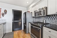 905 N Harbour Dr, Portland, OR 97217