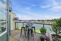 905 N Harbour Dr, Portland, OR 97217