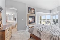 905 N Harbour Dr, Portland, OR 97217