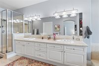 905 N Harbour Dr, Portland, OR 97217